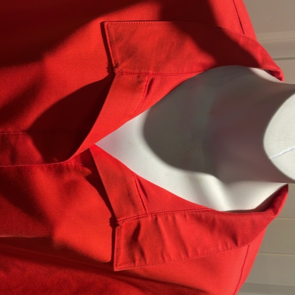 Chicos no iron 3/4 sleeve blouse with vibrant color and buttons up the back - Picture 3 of 6